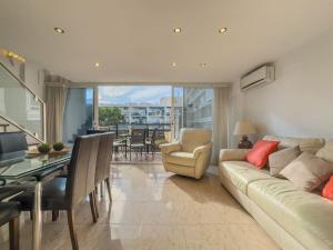 Skol 208A First Line Beach West Facing Duplex