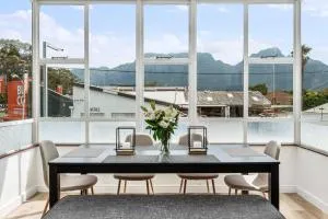 Ravensburg Retreat Modern 3-Bedroom with Mountain - Hanover Park