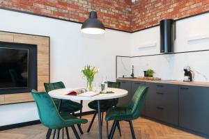 Ukiel Park 1 by RENT4YOU