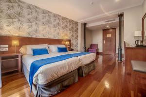 Premium Double or Twin Room room in Hotel Infantas by MIJ
