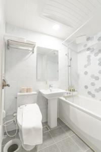 Phòng Deluxe Giường Đôi Có Bồn Tắm (Deluxe Double Room with Bath)