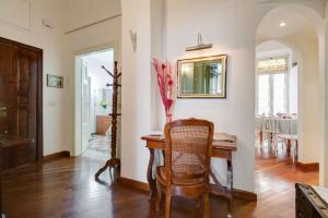 Modern Apartment in Central Rome with Balcony and View