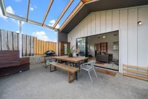 Charming Sandy Bay Retreat - Ridgeway