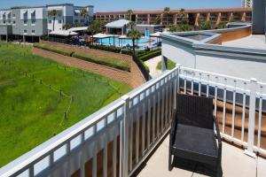 King Room with Pool View room in Courtyard by Marriott Galveston Island