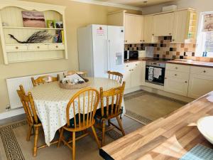 Snowdonia coastal getaway ideal for groups up to 6