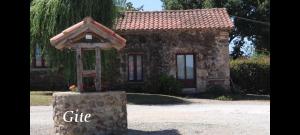 Charming Courtyard cottage 25kms Puy du Fou