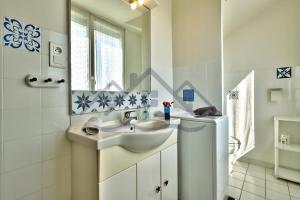 Appartements LocaLise - B02- Appartement vue mer - Plage et centre a pied - Balcon - Wifi inclus - Draps inclus - Animaux bienvenus : photos des chambres