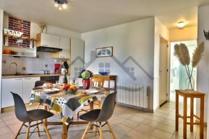 Appartements LocaLise - B02- Appartement vue mer - Plage et centre a pied - Balcon - Wifi inclus - Draps inclus - Animaux bienvenus : photos des chambres