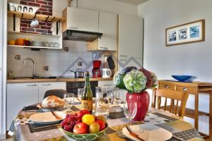 Appartements LocaLise - B02- Appartement vue mer - Plage et centre a pied - Balcon - Wifi inclus - Draps inclus - Animaux bienvenus : photos des chambres