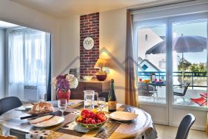 Appartements LocaLise - B02- Appartement vue mer - Plage et centre a pied - Balcon - Wifi inclus - Draps inclus - Animaux bienvenus : photos des chambres