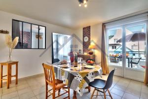 Appartements LocaLise - B02- Appartement vue mer - Plage et centre a pied - Balcon - Wifi inclus - Draps inclus - Animaux bienvenus : photos des chambres