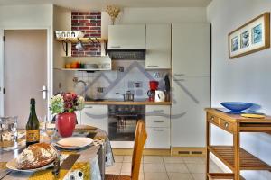 Appartements LocaLise - B02- Appartement vue mer - Plage et centre a pied - Balcon - Wifi inclus - Draps inclus - Animaux bienvenus : photos des chambres