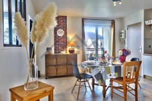 Appartements LocaLise - B02- Appartement vue mer - Plage et centre a pied - Balcon - Wifi inclus - Draps inclus - Animaux bienvenus : photos des chambres