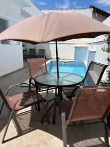 Casa com piscina, 700M da praia