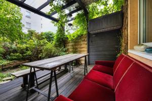 Rustic Magic Two-Storey Apartment with Garden by Noclegi Renters