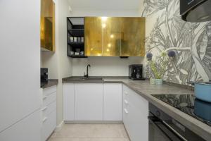 Rustic Magic Two-Storey Apartment with Garden by Noclegi Renters