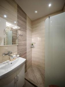 Spacious With Lovely Terrace