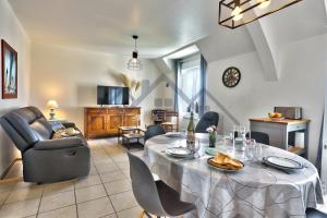 Appartements LocaLise - C02 - Vue mer - Balcon - Plage juste a cote - Centre et port a pied - Wifi inclus - Draps inclus - Animaux bienvenus : photos des chambres