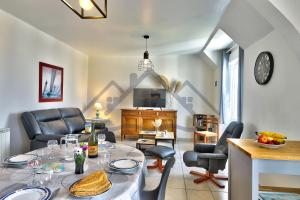 Appartements LocaLise - C02 - Vue mer - Balcon - Plage juste a cote - Centre et port a pied - Wifi inclus - Draps inclus - Animaux bienvenus : photos des chambres