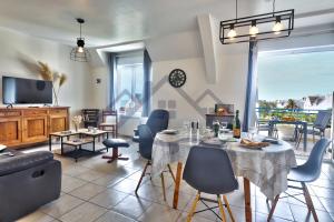 Appartements LocaLise - C02 - Vue mer - Balcon - Plage juste a cote - Centre et port a pied - Wifi inclus - Draps inclus - Animaux bienvenus : photos des chambres