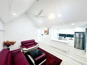 Holiday Home on Acreage Block - Next to M1 and Close to Everything - Loganlea