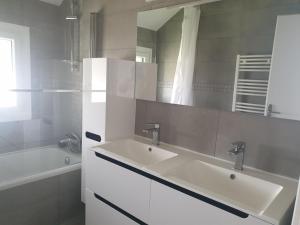 Appartements La petite joux - RESV 24h a l-avance : photos des chambres