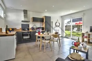 LocaLise - M44 - Ty Juzolie -Maison de plain-pied avec jardin clos à deux pas du centre, du port et des plages du Guilvinec - Wifi inclus - Linge de lit inclus - Animaux bienvenus - 吉尔维内克