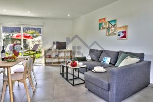 Maisons de vacances LocaLise - M44 - Ty Juzolie -Maison de plain-pied avec jardin clos a deux pas du centre, du port et des plages du Guilvinec - Wifi inclus - Linge de lit inclus - Animaux bienvenus : photos des chambres