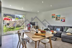 Maisons de vacances LocaLise - M44 - Ty Juzolie -Maison de plain-pied avec jardin clos a deux pas du centre, du port et des plages du Guilvinec - Wifi inclus - Linge de lit inclus - Animaux bienvenus : photos des chambres