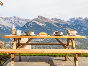 Chalet Le mayen des Veillas by Interhome