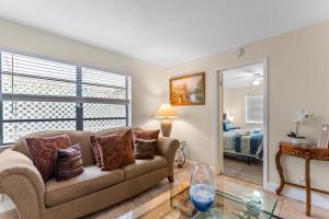 Spacious 5BR Home with Pool, Near Downtown & Beach