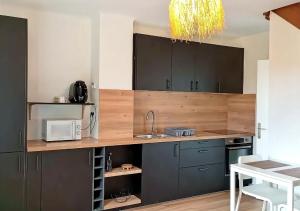 Maisons de vacances Petite maison avec jardin : photos des chambres