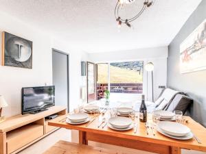 Studio Les Tommeuses - Val Claret-38 by Interhome