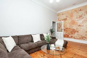 Essex Cottage with garden, 2BR, near Adelaide Showground