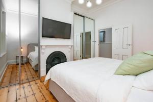 Essex Cottage with garden, 2BR, near Adelaide Showground