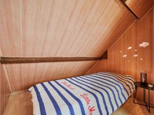Maisons de vacances Holiday Home Les pieds dans l-eau by Interhome : photos des chambres