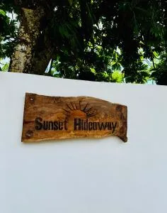 Sunset Hideaway - آنس لازيو