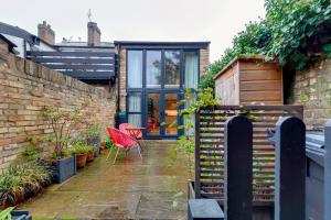 25A City Road · Luxury City centre townhouse with courtyard Pass the Keys