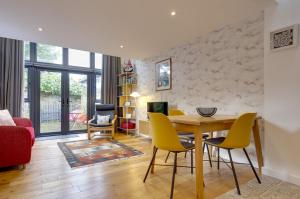 25A City Road · Luxury City centre townhouse with courtyard Pass the Keys