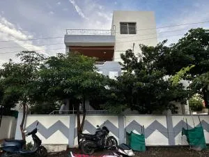 Vatavriksha Guest House,Akkalkot - Pandharpur