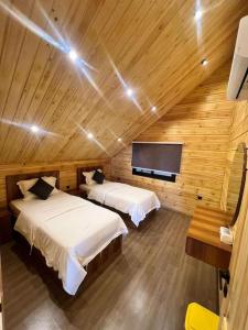 اكواخ ذا هيلز The Hills