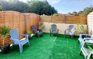 Maisons de vacances 4 Bedroom Amazing Home In Lanton : photos des chambres