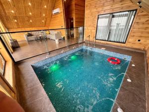 اكواخ ذا هيلز The Hills