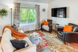 1 Mi to Tubbs Hill and Lake Midtown Home with Yard! - Gibbs