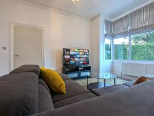 Large Edwardian Cadbury Home 4 bed 3 bath - Birmingham