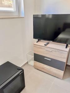 New, ultra comfy, central flat