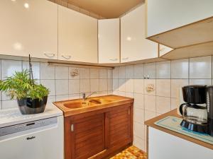 Maisons de vacances Holiday Home Les pieds dans l-eau by Interhome : photos des chambres
