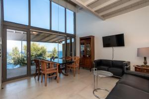 LEONIDIONHOUSES - The Lykoskufi Villas