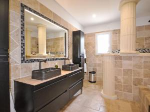 Maisons de vacances Holiday Home La Romaine by Interhome : photos des chambres