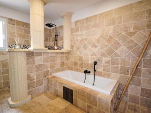 Maisons de vacances Holiday Home La Romaine by Interhome : photos des chambres